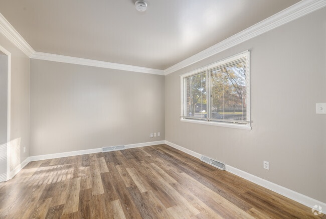 2BR, 2BA - 1,100SF - Living Room - Monroe Street Apartments