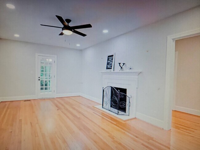 Building Photo - 147 Lembla St