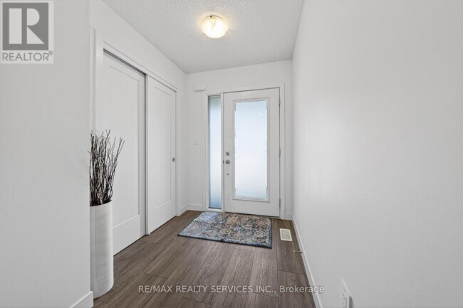 Photo du bâtiment - 95 Queensbrook Cres