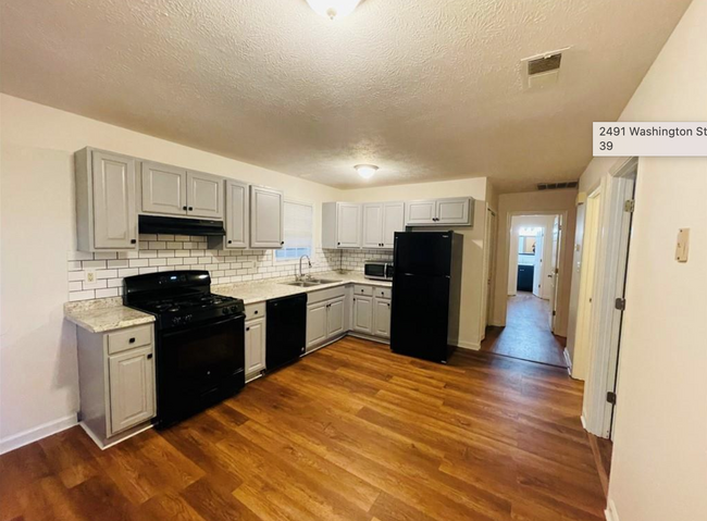 Fully renovated kitchen - 2493 Washington Street Ext