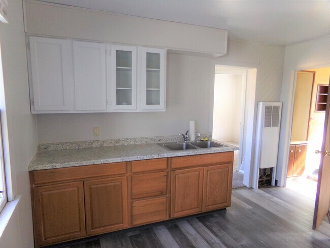 Building Photo - 1332 Baxter Ln