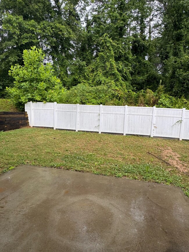 Building Photo - SIX BEDROOMS IN TRAVELERS REST?! YES, YOU READ THAT RIGHT!