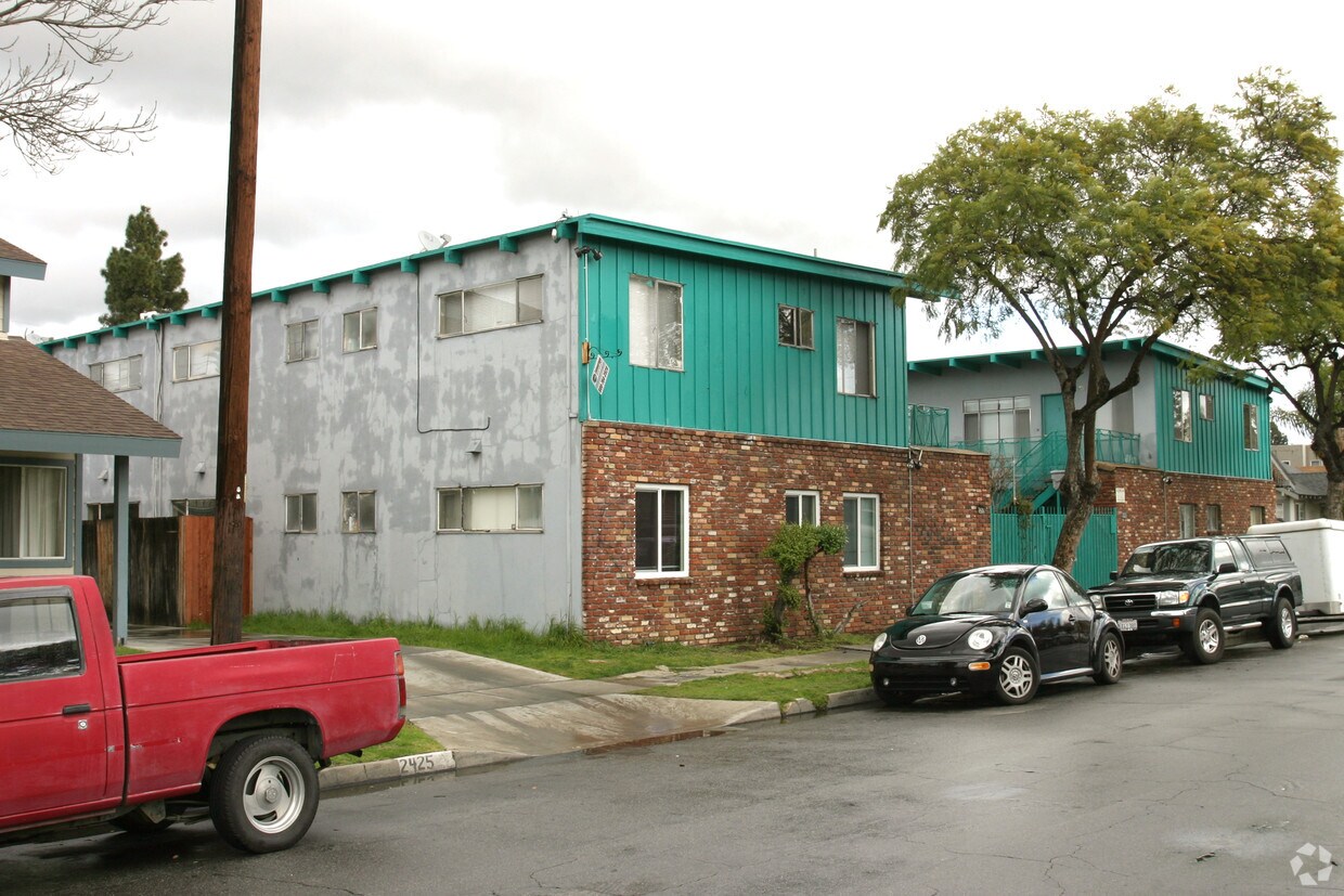 Foto del edificio - 2435 E 14th St