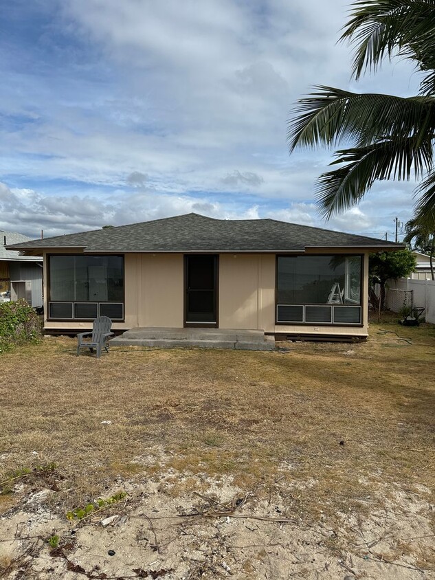 Building Photo - Beach front house