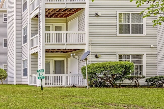 Building Photo - Up to Date Condo