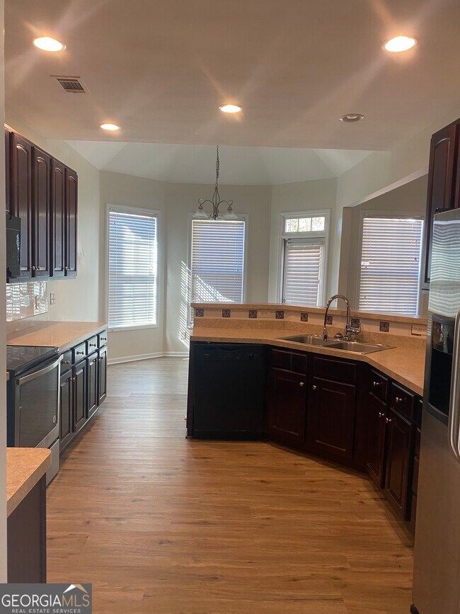 Building Photo - 539 Greyhawk Way