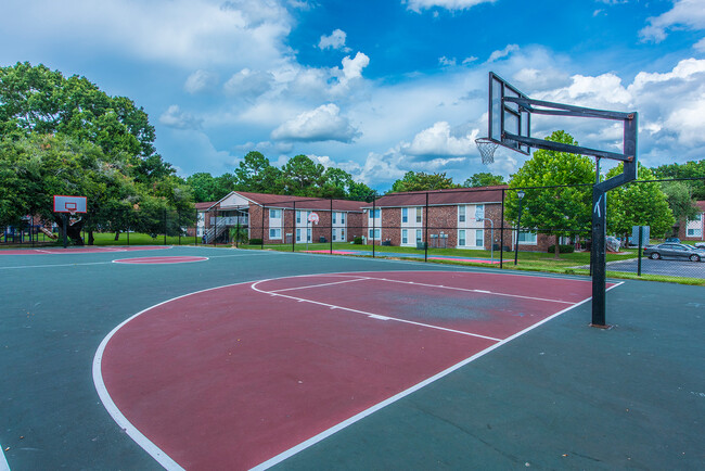 Building Photo - Ashley Oaks