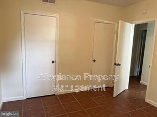 Foto del edificio - 1741 N Troy St