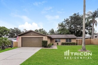 Building Photo - 1203 Seffner Valrico Rd