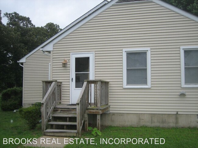 Building Photo - 2 br, 1.5 bath House - 4615 B Rochambeau D...