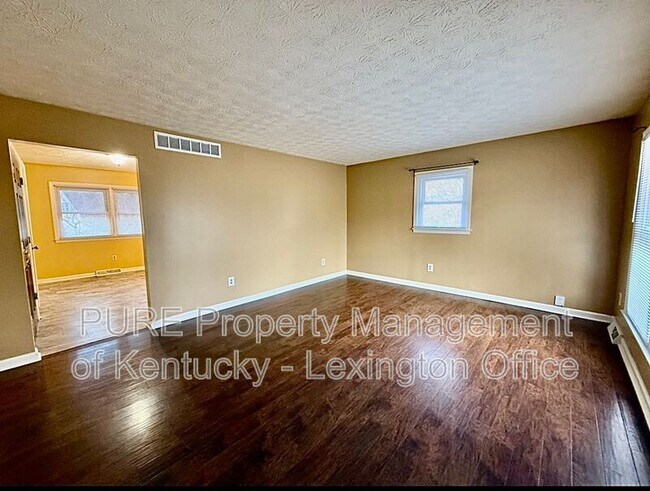 Foto del edificio - 3905 Hidden Springs Dr