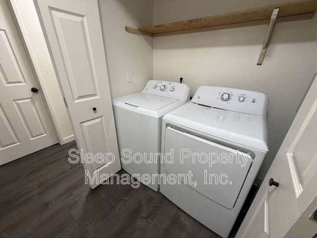 Photo - 2831 SW Dolph Ct Apartment