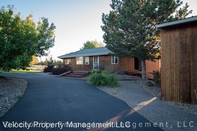 Building Photo - 62425 Stenkamp Rd