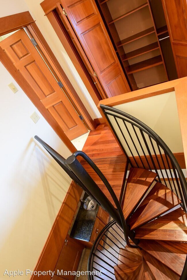 Building Photo - 4 br, 2 bath House - 3243 Conkling Place West