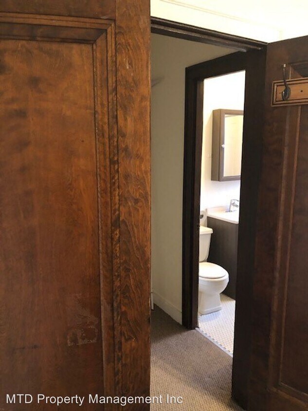 Foto principal - 2400 W Wilson Ave