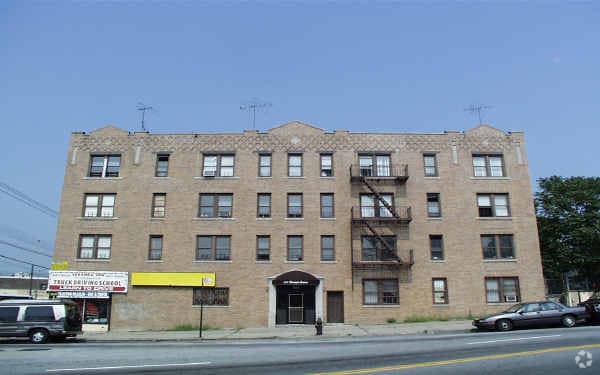 Primary Photo - 3507 Laconia Ave