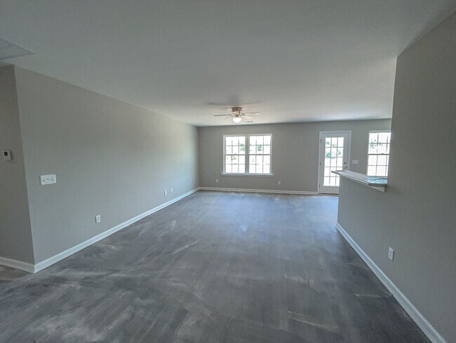 Building Photo - 105 Callaway Cres