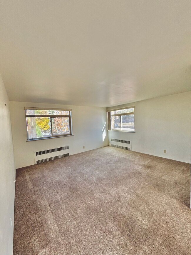 Foto del edificio - 1221 Illinois St