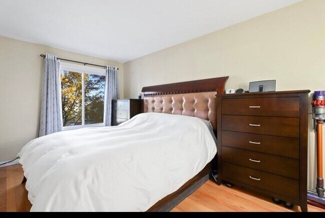 Foto del edificio - 200 Falls Blvd