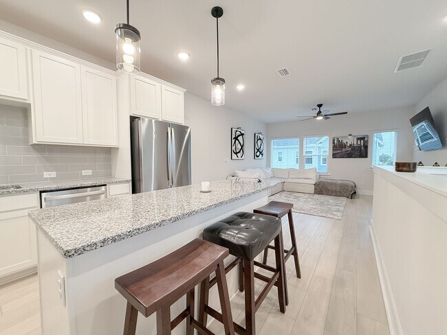 Foto del edificio - Resort-Style Living in eTown | Gated Community + Top Amenities
