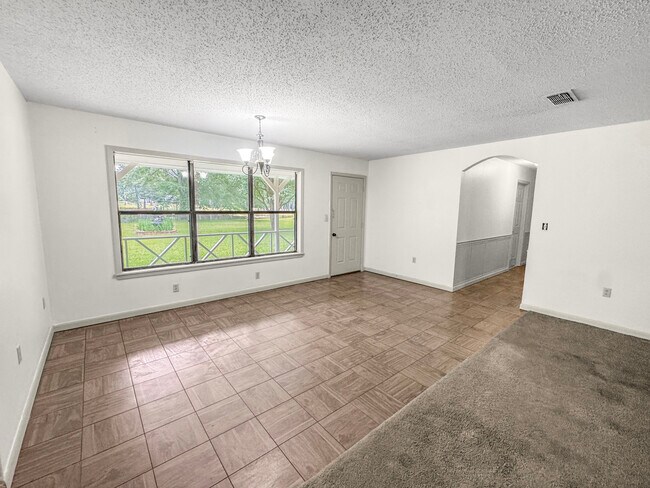 Building Photo - 1080 Pine Cone Ln