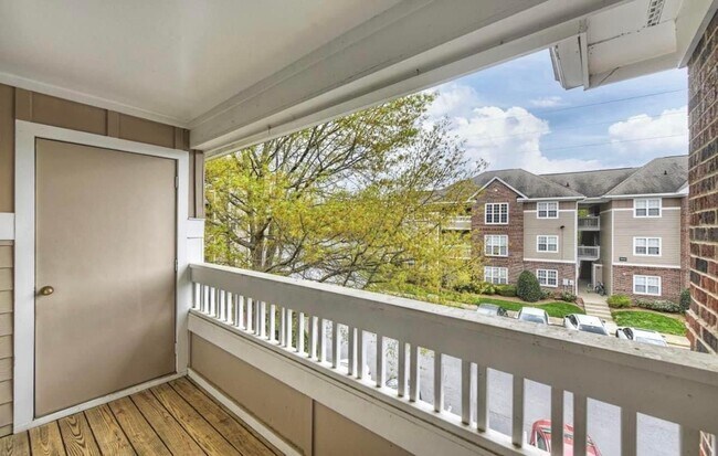 Foto del edificio - 9811 Campus Walk Ln