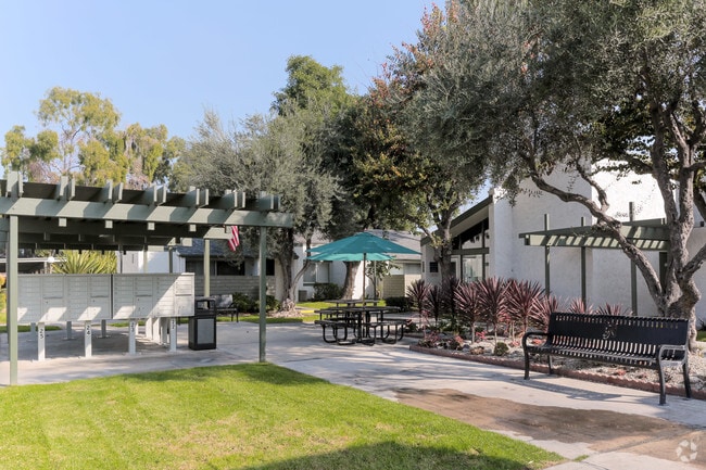 Building Photo - Placita Park