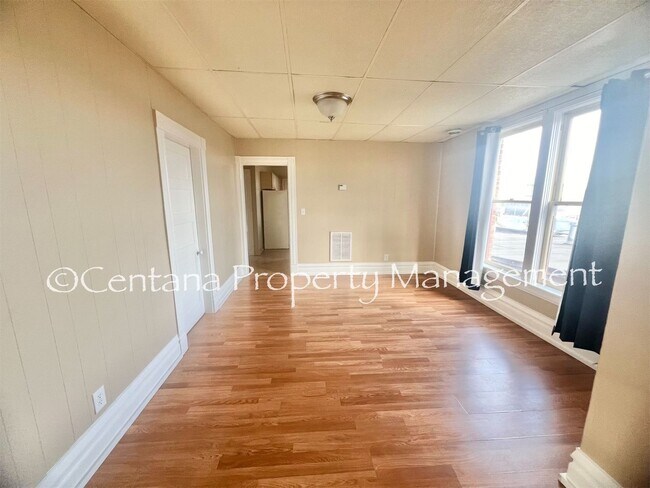 Building Photo - 646-648 S Montana