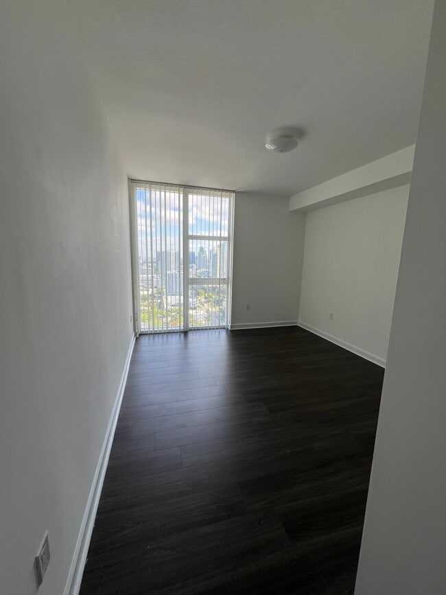 Building Photo - 1635 NE Miami Ct