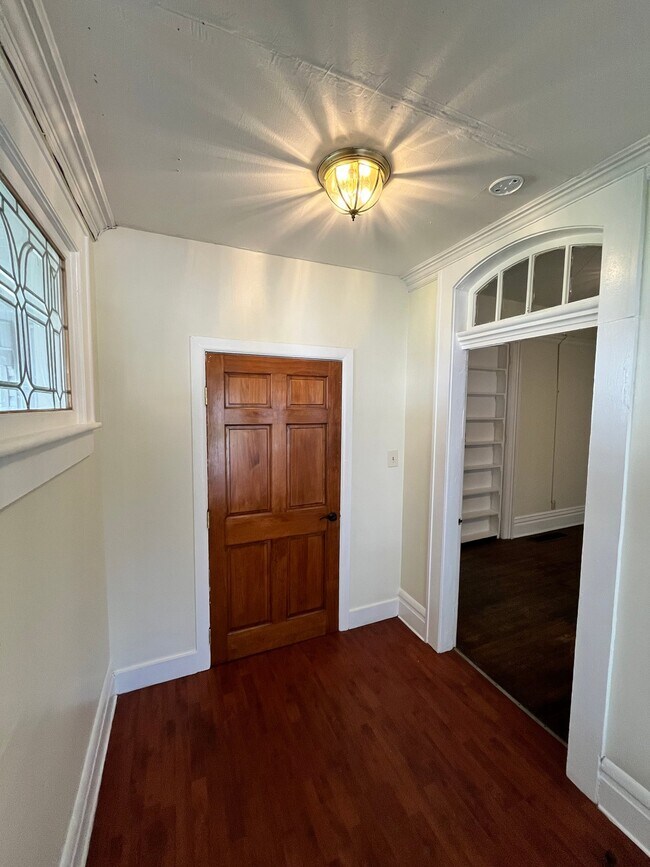 Foto del edificio - 243 W Locust St