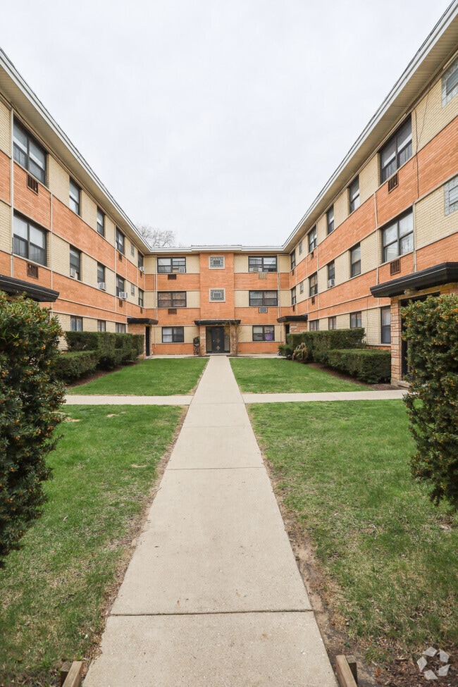Building Photo - 1654 W Pratt Blvd