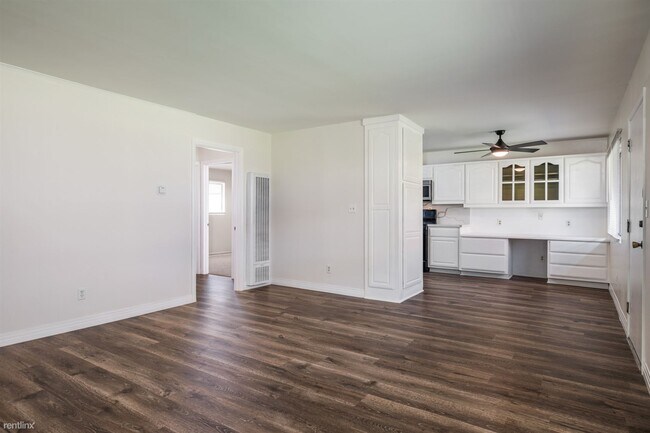 Foto del edificio - 2 br, 1 bath Condo - 25925 Narbonne Avenue