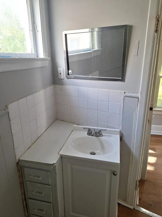 Foto del edificio - 1031 W 17th St