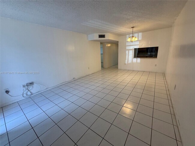 Foto del edificio - 2690 W 76th St