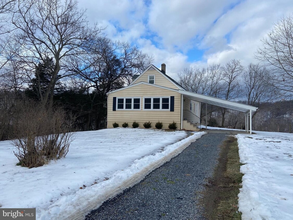 Primary Photo - 7614 Strasburg Rd