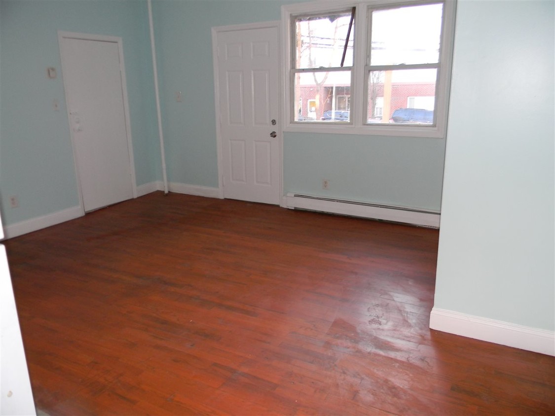 Primary Photo - 3905 Palisade Ave