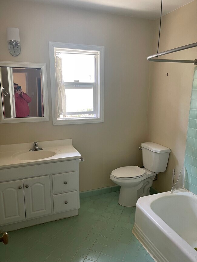 Bathroom - 16532 W Sunset Blvd