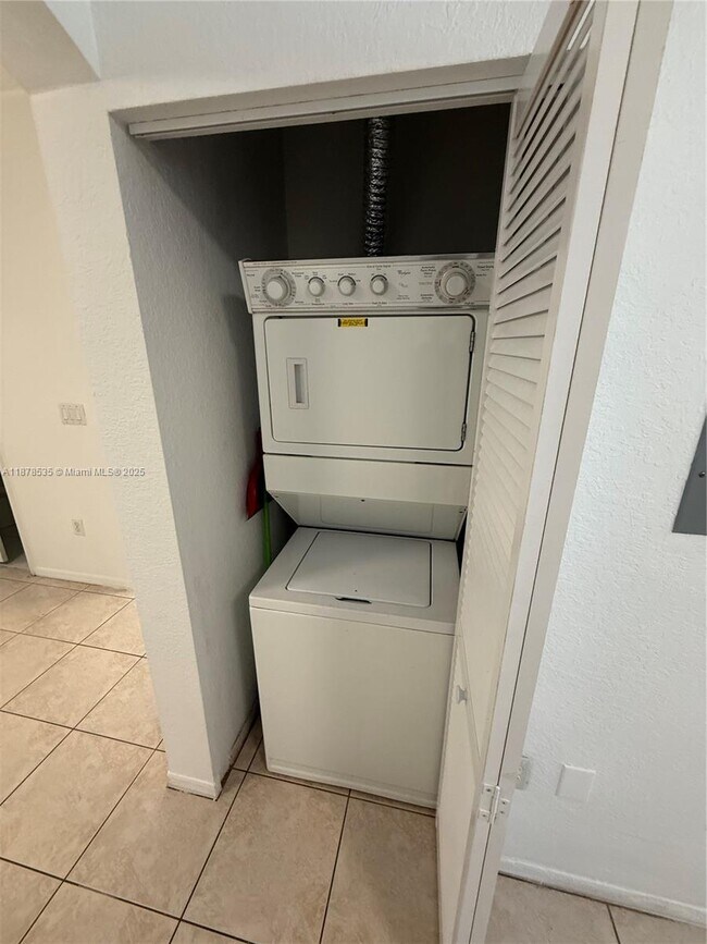 Foto del edificio - 5620 NW 114th Path