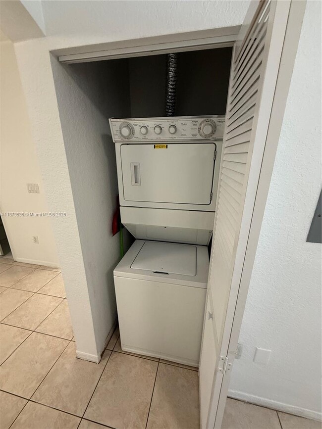 Building Photo - 5620 NW 114th Path