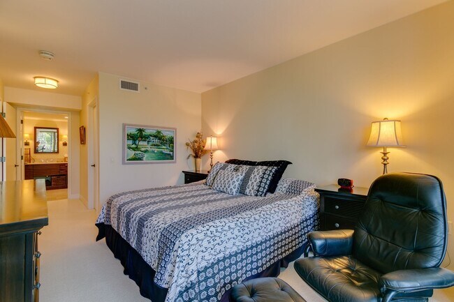 Foto del edificio - Fully Furnished 2 bedroom in Waikiki! One-...