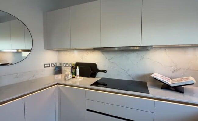 Building Photo - 2899 Collins Ave