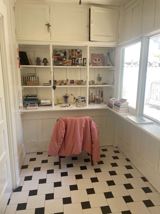 Foto del edificio - 8337 Lookout Mountain Ave