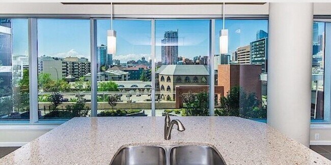 Building Photo - Beautiful 2 bedroom/2 Bathroom Nuera Condo