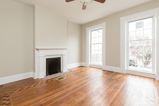 Building Photo - 509 W Clay St
