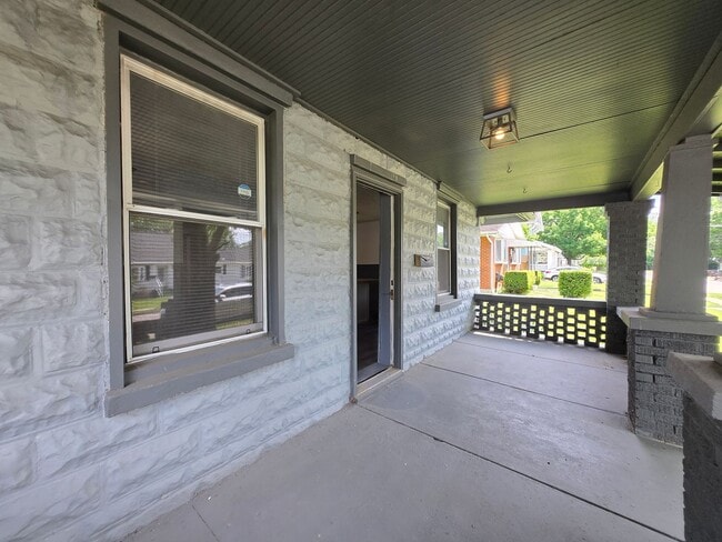 Building Photo - Move-In Ready Kettering Home