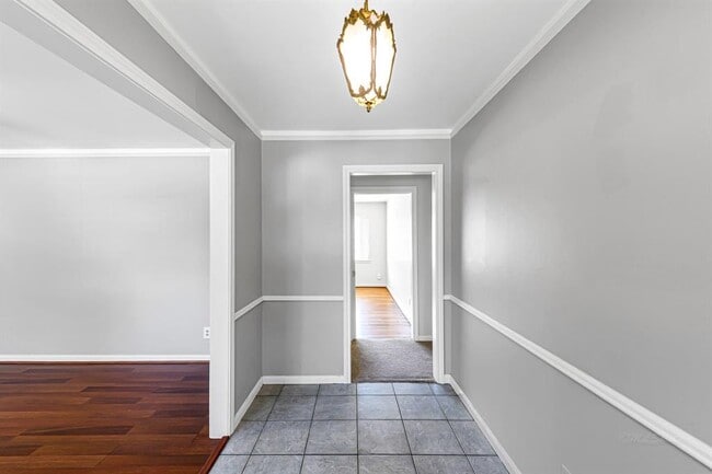 Building Photo - 614 Val Lena Dr