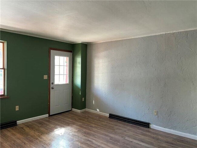 Building Photo - 903 Orr Ave