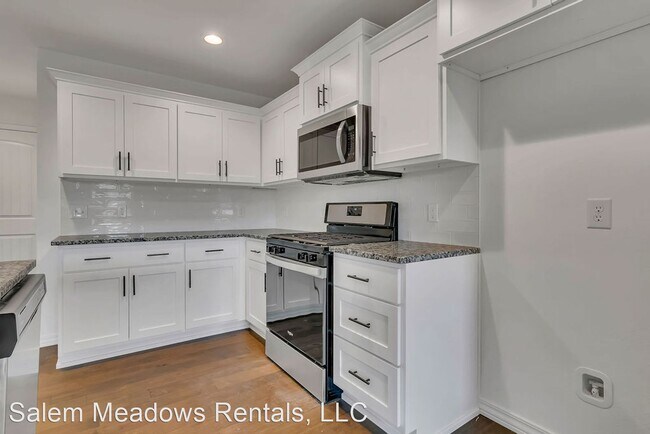 Building Photo - 3 br, 2 bath House - 4378 W Riley St