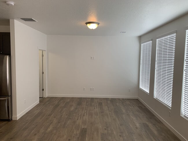 Building Photo - 373 W 25 N