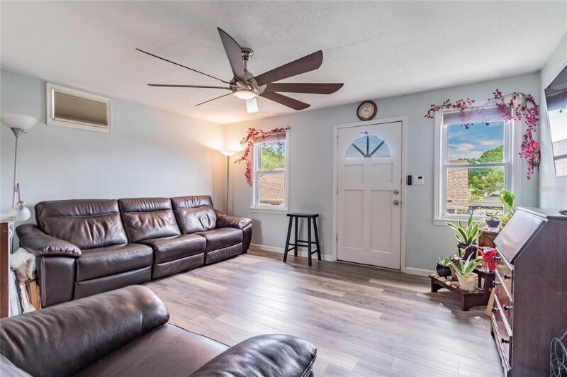Foto principal - 4247 11th Ave N